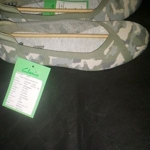 Woman's cloudsteppers size 8m camo